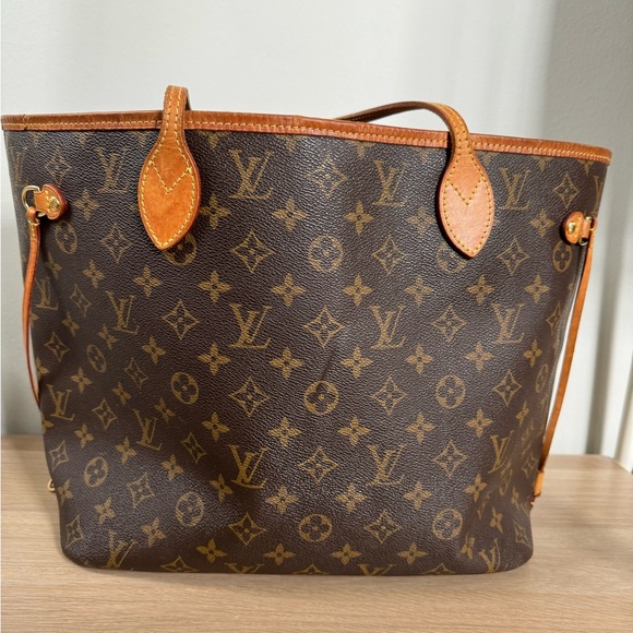 Louis Vuitton Neverfull MM Monogram - Picture 6 of 14
